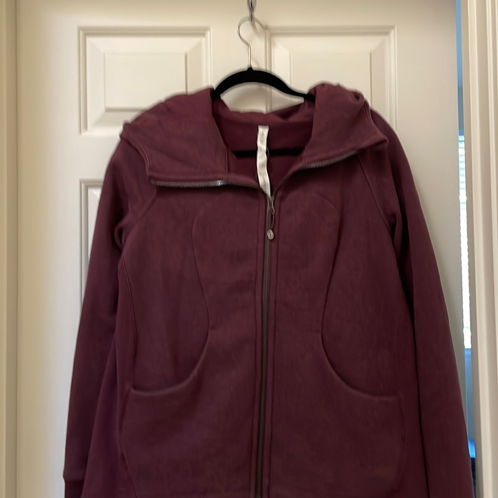 Lululemon Maroon scuba